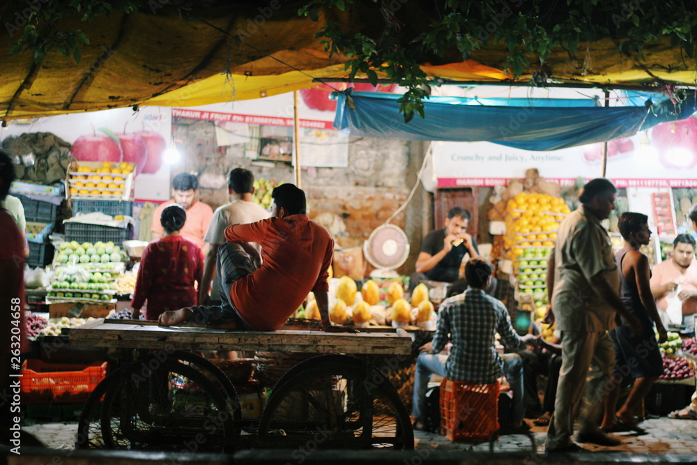 Night market in Delhi India - obrazy, fototapety, plakaty 