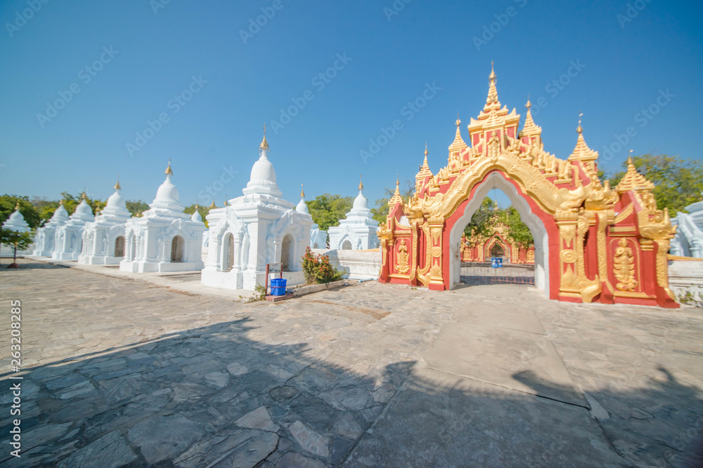Templo budista em Mandalay, Myanmar.