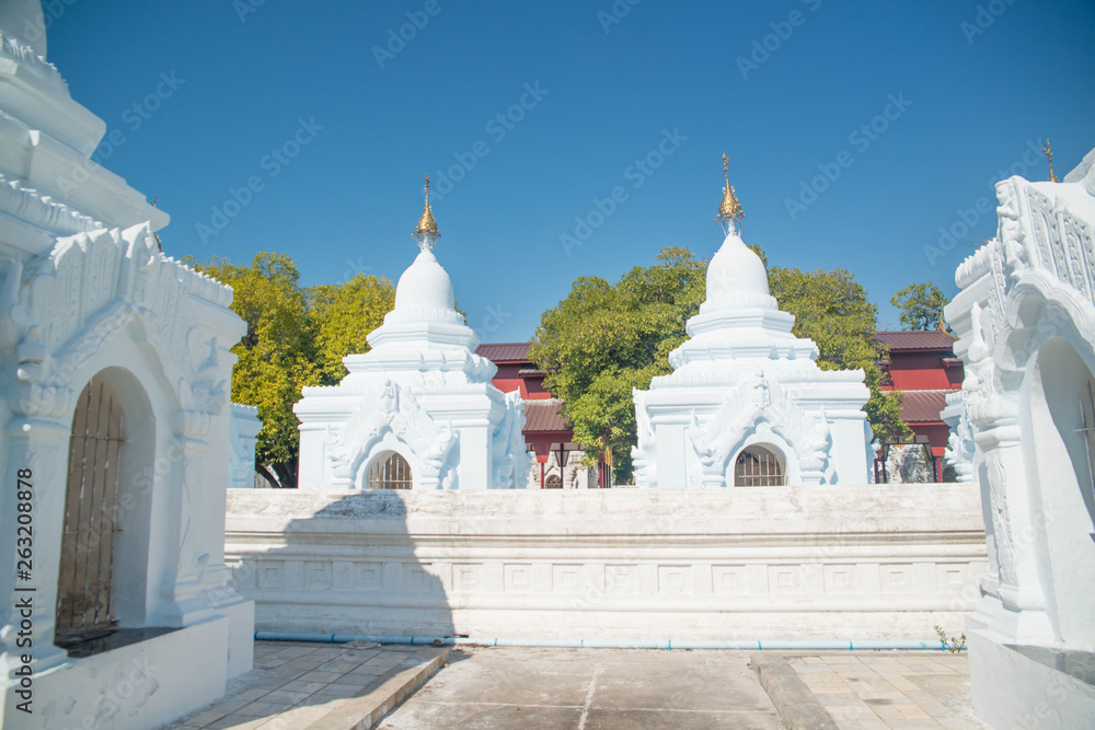 Templo budista em Mandalay, Myanmar.