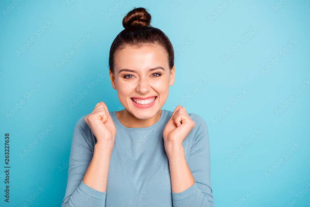 Close up photo beautiful amazing cute she her lady pretty crazy hold hands arms raised yell scream shout goal celebration trendy stylish hairstyle wear sweater pullover isolated blue bright background Close up photo beautiful amazing cute she her lady pretty crazy hold hands arms raised yell scream shout goal celebration trendy stylish hairstyle wear sweater pullover isolated blue bright background