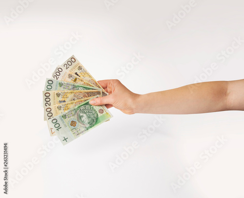 Dłoń trzymająca wachlarz pieniędzy