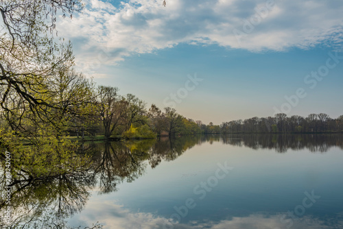 Spring sunny morning near Schwanenteich pond in Zwickau city © luzkovyvagon.cz