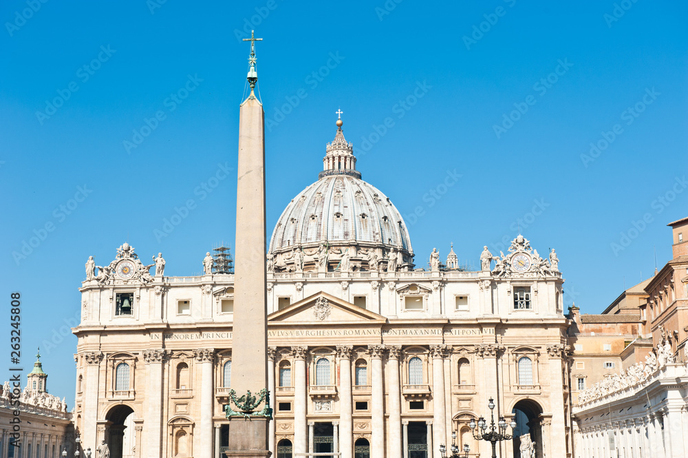 Obraz premium The Papal Basilica of St. Peter in the Vatican (Basilica Papale di San Pietro in Vaticano), or St. Peter's Basilica