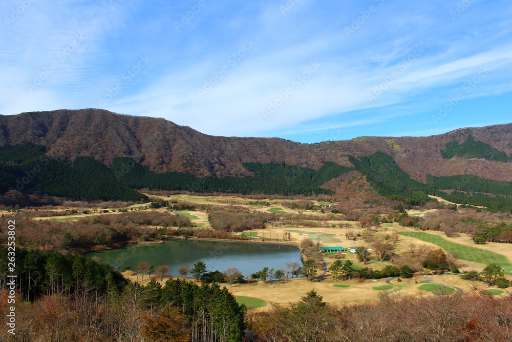 イタリ池と箱根外輪山