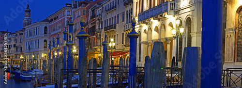 Street view of Venice at night