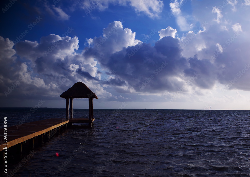 Muelle en el mar