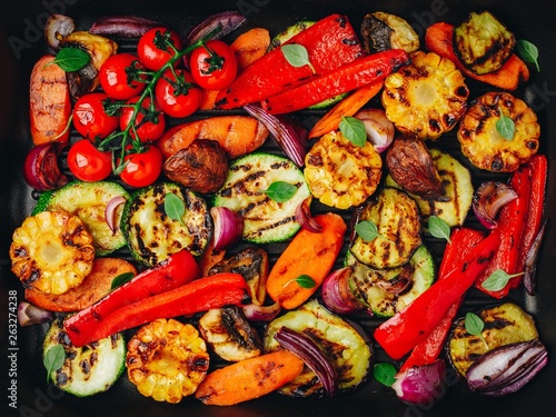 Obraz na plátne Grilled vegetables in a cast iron pan.