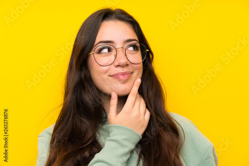 Teenager girl with sweatshirt thinking an idea