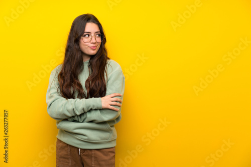 Teenager girl with sweatshirt standing and thinking an idea