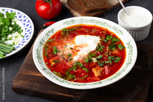 Traditional ukrainian russian traditional beet red soup - borscht with sour cream