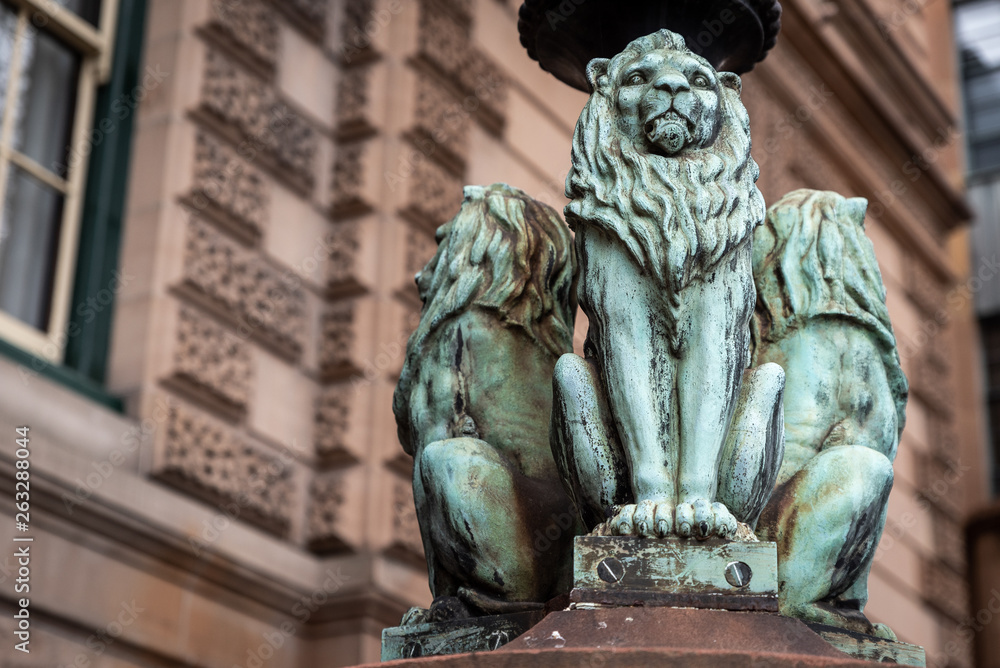 Three lions on a lamp.