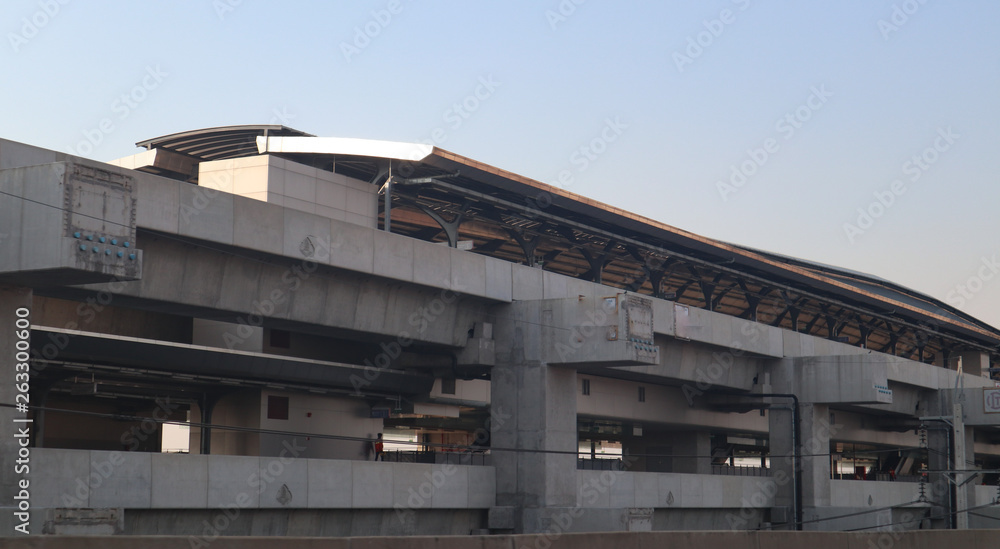 High-speed train construction track and station for mass transportation High-speed train construction track and station for mass transportation