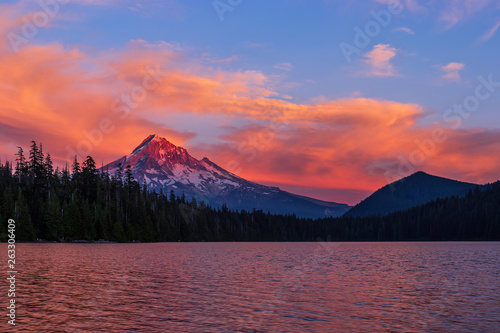 Canvas Print Sunset alpenglow on Mt. Hood, Oregon