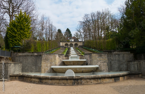 Wasserparadies, öffentlicher Park mit Springbrunnen und kleinen Wasserfällen in Baden-Baden