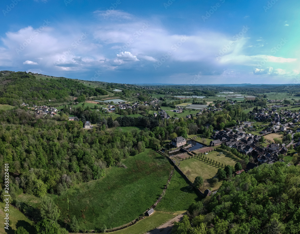 Obraz premium Le Saillant (Corrèze – France) – Vue aérienne du village