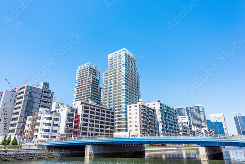 東京の高層マンション High-rise apartment in Tokyo.