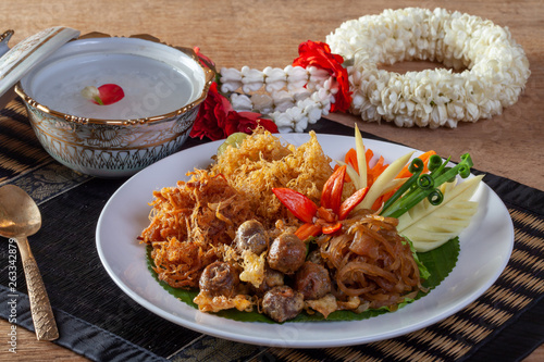 Kao-Chae (Cooked Rice Soaked in Iced Water and Eaten with the Usual Complementary Food, Chilled Rice)