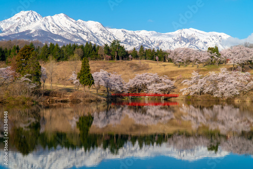 新潟県妙高市松ヶ峯春の絶景とゴルフ場