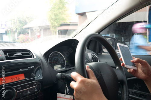 Driving and Text Messaging at the Same Time © airdone