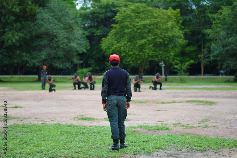 The instructor is standing to order the students of the Border Patrol Police. The instructor is standing to order the students of the Border Patrol Police.