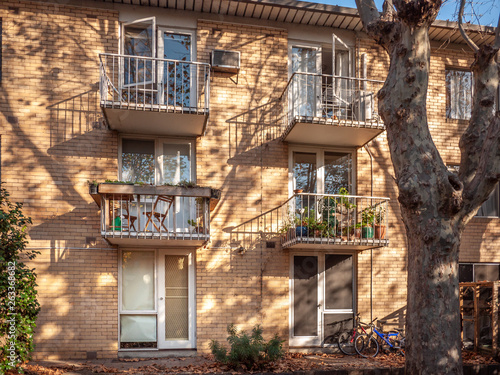 Принти на полотні Old Residential apartment units in suburb