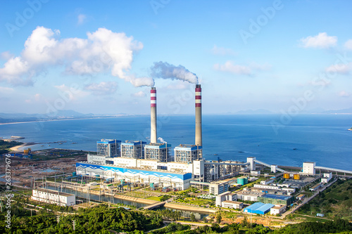 Coal-fired power plants under the blue sky white clouds © 一飞 黄