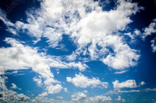 Ciel bleu avec des nuages