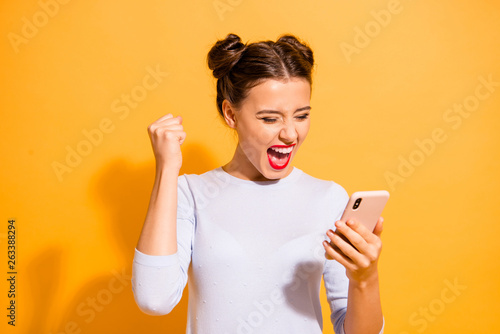 Obraz na plátně Portrait of delighted thrilled excited screaming lady impressed by news feed in