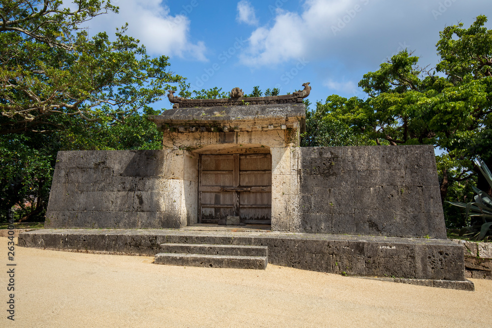 Naklejka premium 首里城の園比屋武御嶽石門