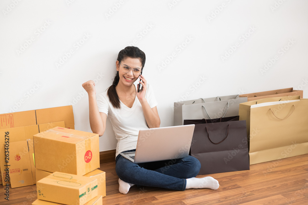 The seller prepares the delivery box for the customer The seller prepares the delivery box for the customer