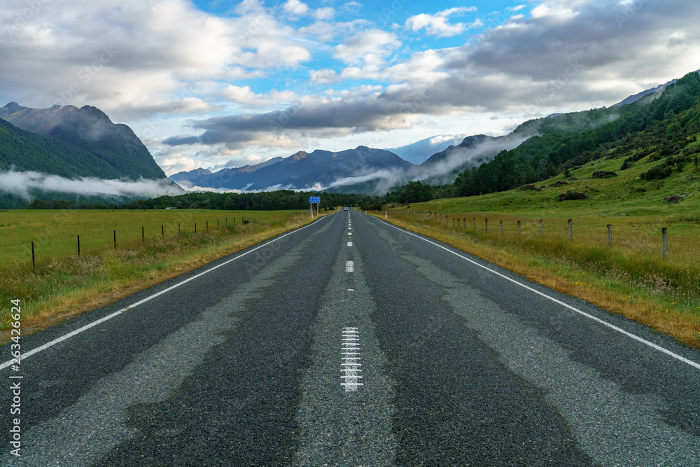Naklejka premium on the road to milford sound, southland, new zealand 12
