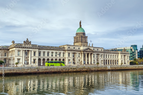 Custom House, Dublin, Ireland © borisb17