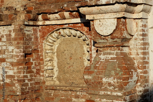 Quadro em tela The collapsing building of the maiden Preobrazhenskiy monastery in the city of V