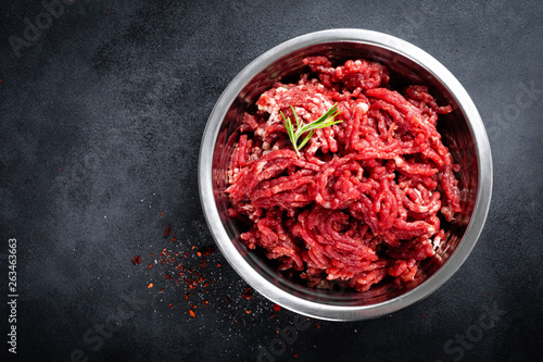 Εκτύπωση καμβά Mince. Ground meat with ingredients for cooking