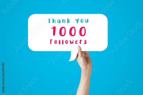 Cuadro en lienzo Close-up of human hand raised up and holding a bubble speech of thank you 1000 f