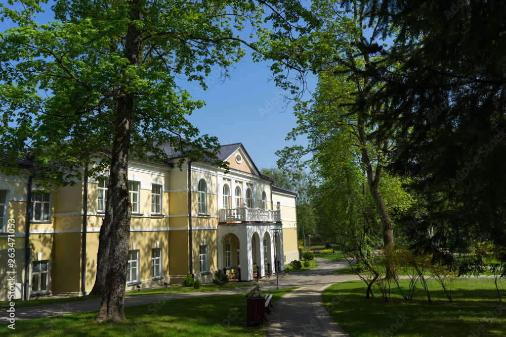 Fototapeta premium Hotel complex surrounded by greenery
