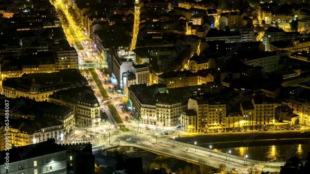 Timelapse de nuit à Grenoble. Pont de la porte de France Timelapse de nuit à Grenoble. Pont de la porte de France