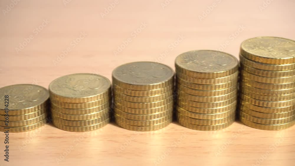 Monedas de 50 céntimos de euro apiladas Monedas de 50 céntimos de euro apiladas