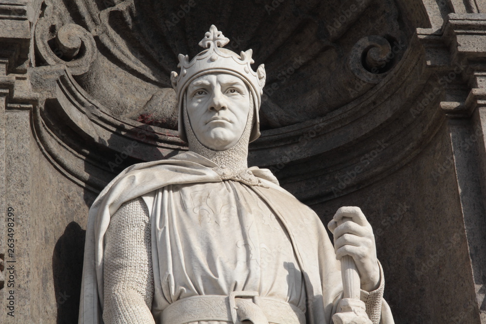Estatua de Carlos de Anjou, Palacio Real, Plaza Plebiscito, Nápoles
