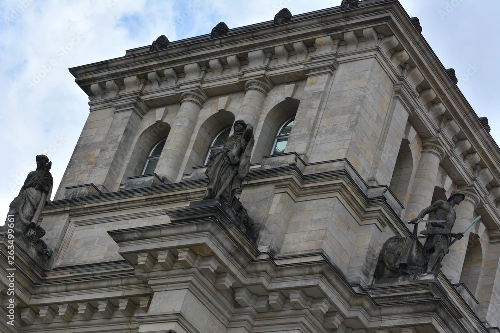 Obraz premium Spring Photo of the famous Reichstag Building, seat of the German Parliament (Bundestag) on April 13, 2014, Berlin Mitte district, Germany