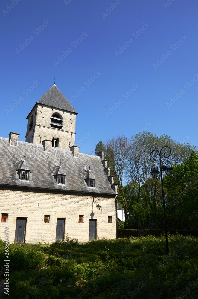 Fototapeta premium Tour romane de Neder-Over-Heembeek (Bruxelles-Belgique)