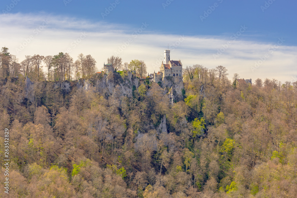 Schloss Lichtenstein über dem Echaztal