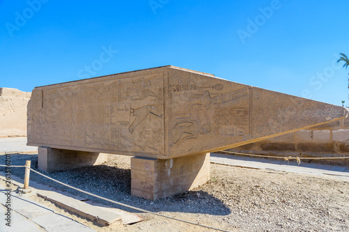 Obraz na plátně Granite obelisk in a Karnak temple. Luxor, Egypt.