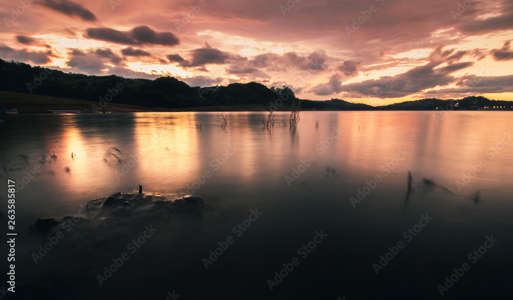 landscape lake sunset  long exposition