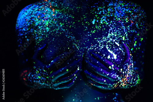 Schilderij op canvas Ultraviolet body art blue night sky with stars