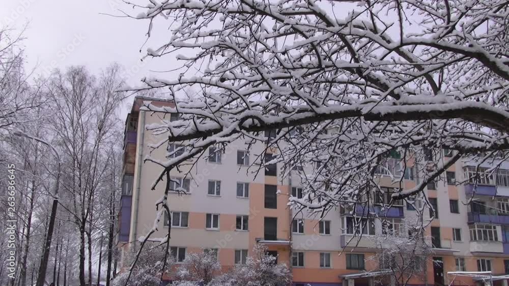 Snow is falling Snow is falling