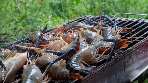 River prawns burn on the hot stove.