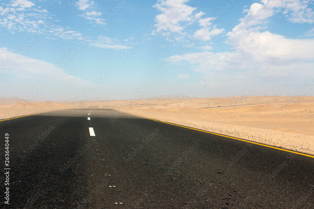 Naklejka premium Tar road bends a corner