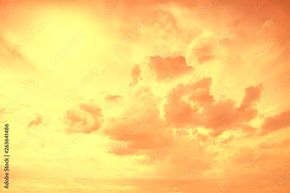Fototapeta premium sunset sky background / blurred abstract texture summer sky at sunset