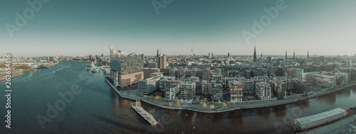 Luftbildaufnahme Hamburg Hafencity mit Blick auf die Elbphilharmonie
